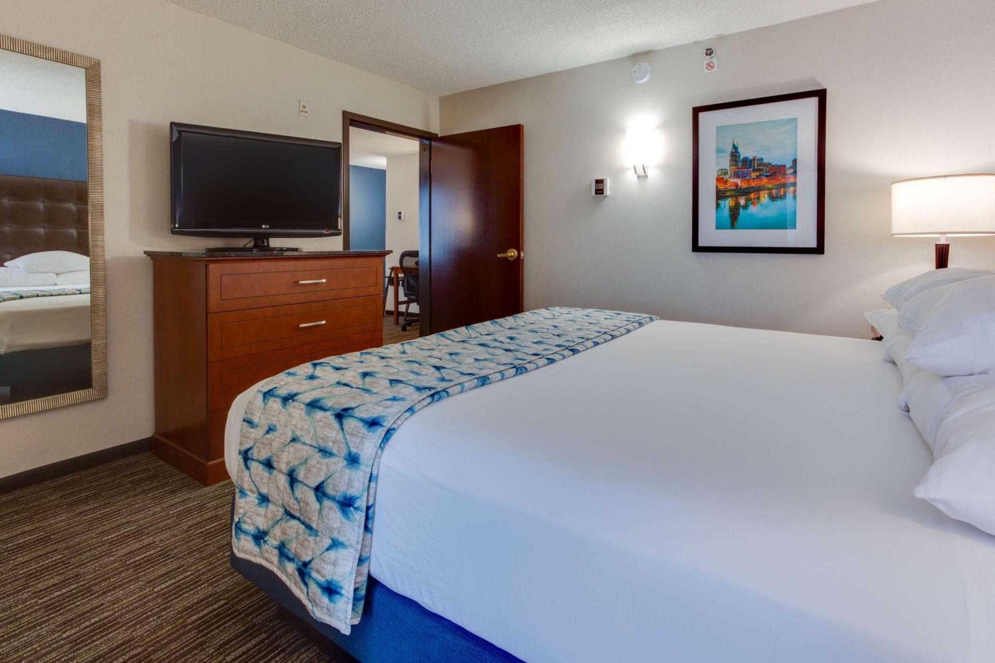 Drury Inn & Suites Nashville Airport Exterior photo