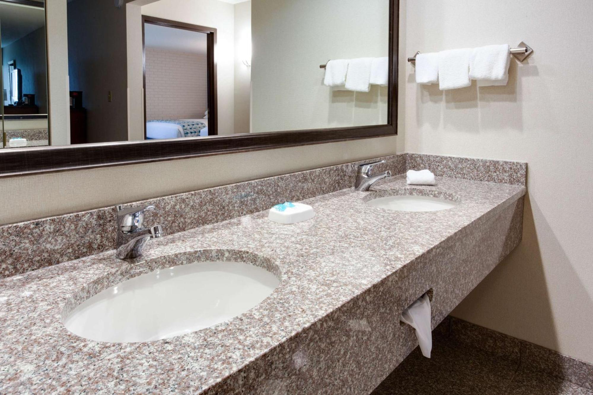 Drury Inn & Suites Nashville Airport Exterior photo